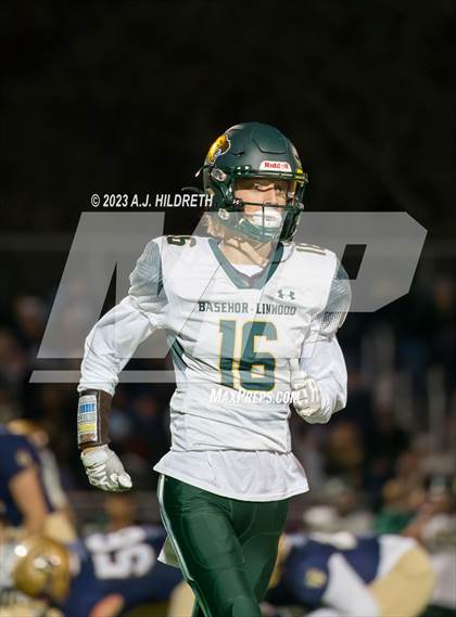 Thumbnail 1 in Saint Thomas Aquinas vs. Basehor-Linwood (KSHSAA 4A Round 3) photogallery.