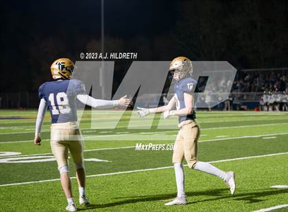 Thumbnail 3 in Saint Thomas Aquinas vs. Basehor-Linwood (KSHSAA 4A Round 3) photogallery.