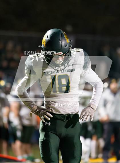 Thumbnail 3 in Saint Thomas Aquinas vs. Basehor-Linwood (KSHSAA 4A Round 3) photogallery.