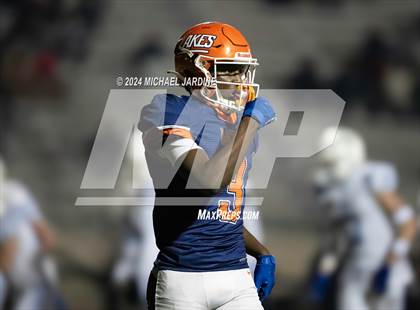 Thumbnail 3 in Lakes vs Seattle Prep (WIAA 3A Round of 16) photogallery.