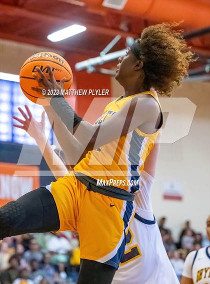 Thumbnail 1 in Rocky Mount vs Cape Fear (NCHSAA 3A East Regional Final) photogallery.