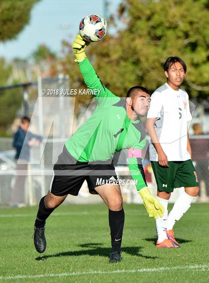 Thumbnail 2 in Western vs Mojave (NIAA 3A Quarterfinal) photogallery.