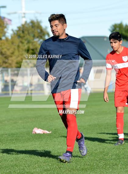 Thumbnail 1 in Western vs Mojave (NIAA 3A Quarterfinal) photogallery.