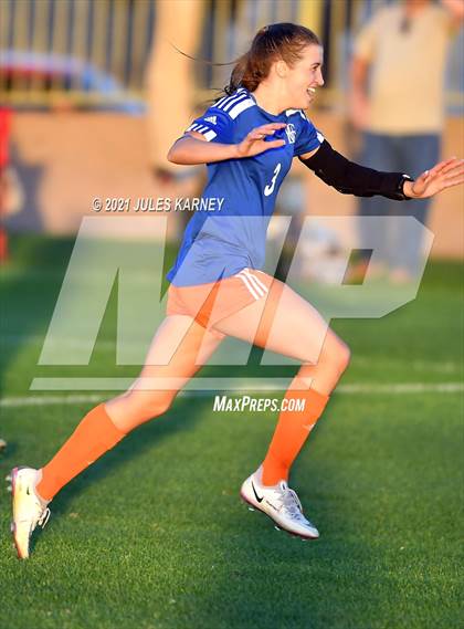 Thumbnail 3 in Desert Oasis vs Bishop Gorman (NIAA 5A Southern League Quarterfinal) photogallery.