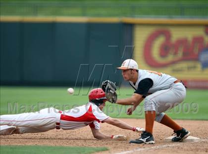 Thumbnail 2 in Lake Travis vs. Hutto (4A Region 4 Quarterfinals) photogallery.