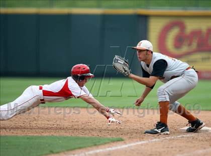 Thumbnail 1 in Lake Travis vs. Hutto (4A Region 4 Quarterfinals) photogallery.