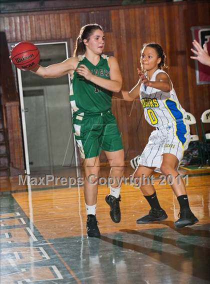 Thumbnail 3 in Rio Americano vs. Del Campo (Coach G Memorial) photogallery.