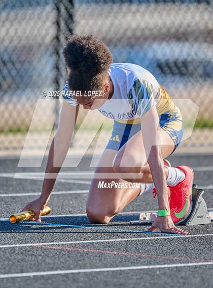 Thumbnail 2 in UIL 6A Track & Field Area 13&14 (4x400M) photogallery.