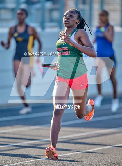Thumbnail 3 in UIL 6A Track & Field Area 13&14 (4x400M) photogallery.