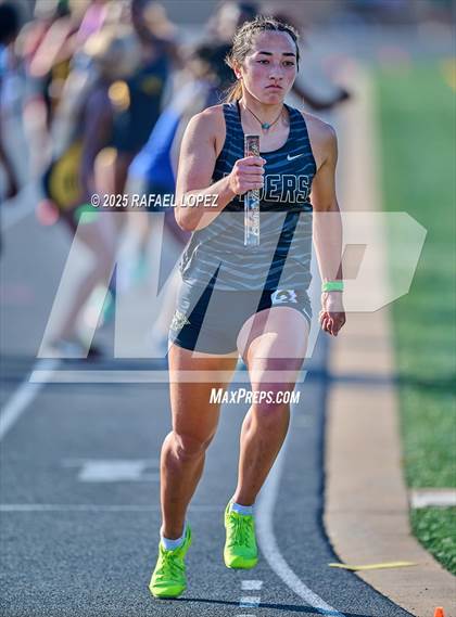 Thumbnail 3 in UIL 6A Track & Field Area 13&14 (4x400M) photogallery.