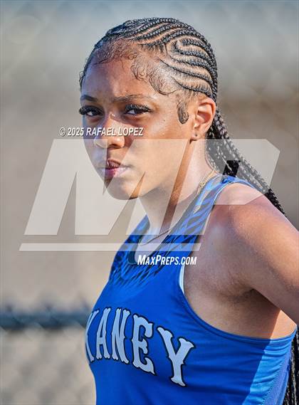 Thumbnail 2 in UIL 6A Track & Field Area 13&14 (4x400M) photogallery.