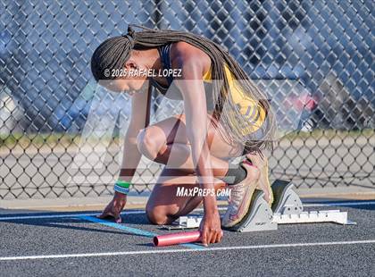 Thumbnail 3 in UIL 6A Track & Field Area 13&14 (4x400M) photogallery.