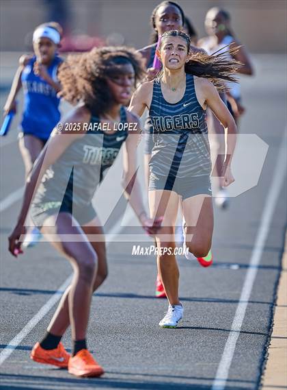Thumbnail 1 in UIL 6A Track & Field Area 13&14 (4x400M) photogallery.