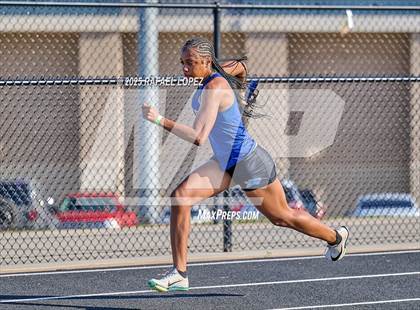 Thumbnail 2 in UIL 6A Track & Field Area 13&14 (4x400M) photogallery.