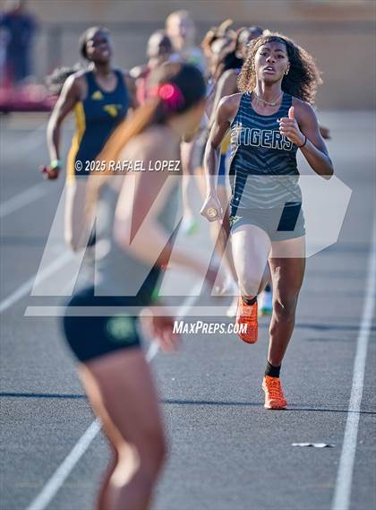 Thumbnail 2 in UIL 6A Track & Field Area 13&14 (4x400M) photogallery.