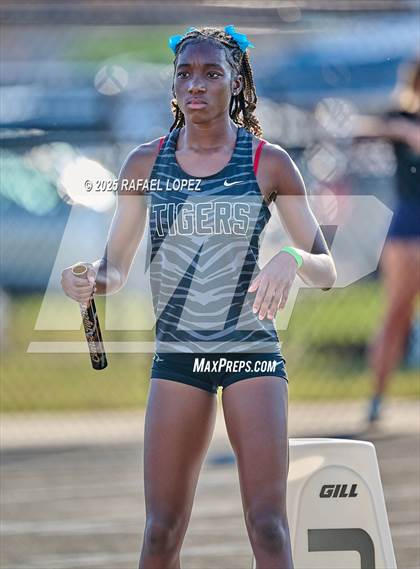 Thumbnail 2 in UIL 6A Track & Field Area 13&14 (4x400M) photogallery.