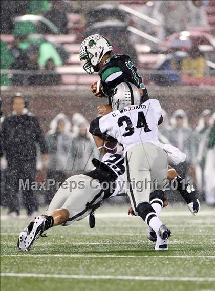 Thumbnail 2 in Martin vs. Carroll (5A Division 1 Region 1 Quarterfinals) photogallery.