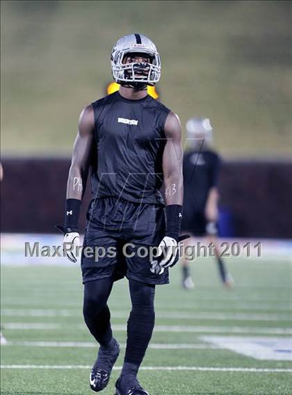 Thumbnail 1 in Martin vs. Carroll (5A Division 1 Region 1 Quarterfinals) photogallery.