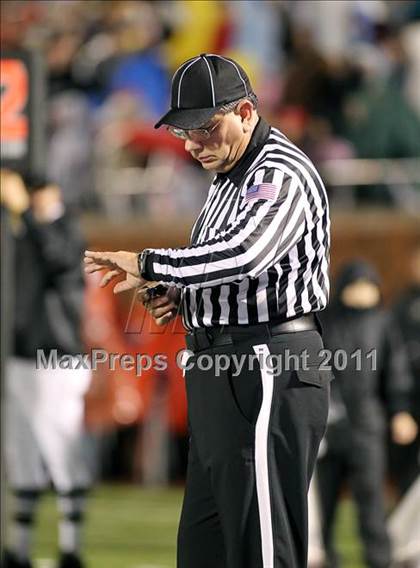 Thumbnail 2 in Martin vs. Carroll (5A Division 1 Region 1 Quarterfinals) photogallery.