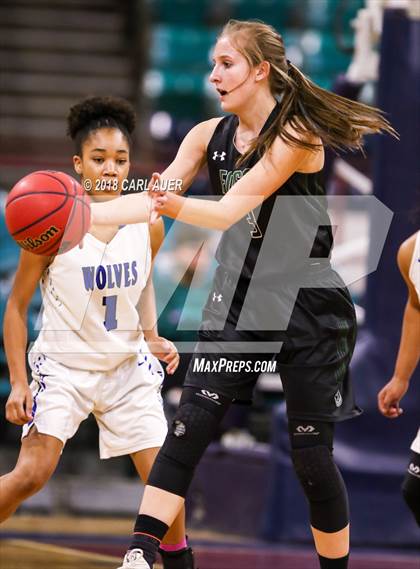 Thumbnail 3 in Fossil Ridge vs. Grandview (CHSAA 5A Final Four) photogallery.