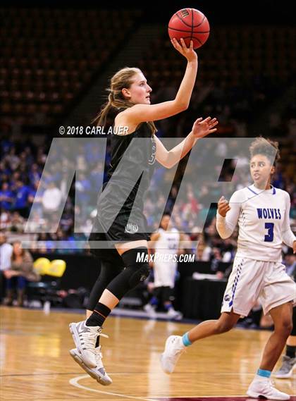Thumbnail 2 in Fossil Ridge vs. Grandview (CHSAA 5A Final Four) photogallery.