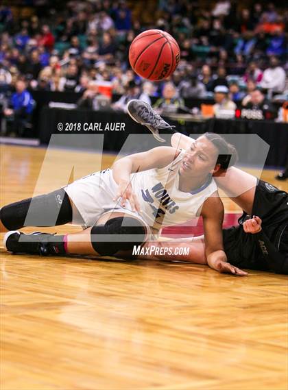 Thumbnail 3 in Fossil Ridge vs. Grandview (CHSAA 5A Final Four) photogallery.
