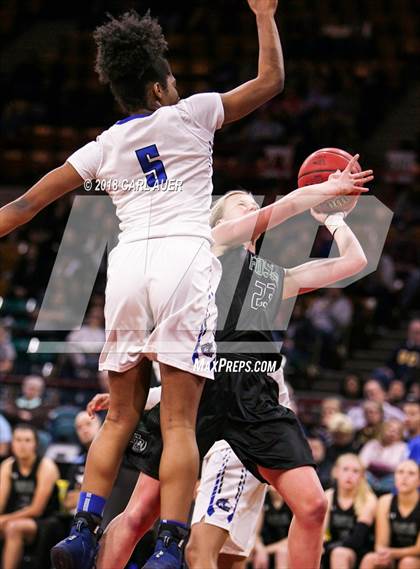 Thumbnail 2 in Fossil Ridge vs. Grandview (CHSAA 5A Final Four) photogallery.
