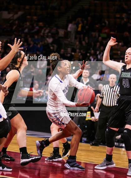 Thumbnail 2 in Fossil Ridge vs. Grandview (CHSAA 5A Final Four) photogallery.