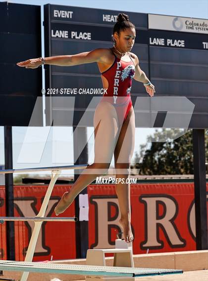Thumbnail 3 in AIA Division I,III Diving Semifinals photogallery.