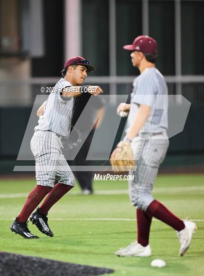 Thumbnail 2 in Memorial vs. Pearland (UIL Baseball 6A Region 3 Regional Semifinal) photogallery.