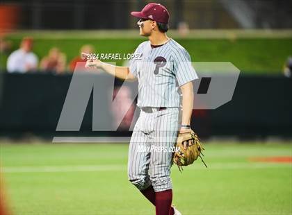 Thumbnail 2 in Memorial vs. Pearland (UIL Baseball 6A Region 3 Regional Semifinal) photogallery.