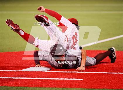 Thumbnail 2 in Memorial vs. Pearland (UIL Baseball 6A Region 3 Regional Semifinal) photogallery.