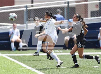 Thumbnail 3 in Bentonville vs Conway (AAA 6A Second Round Playoff) photogallery.