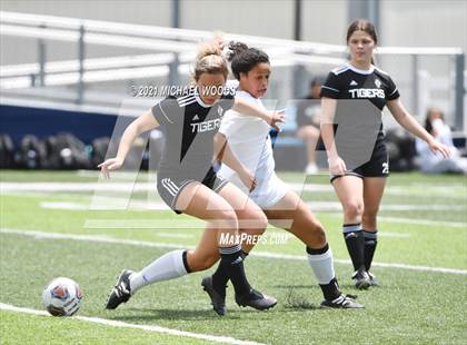 Thumbnail 1 in Bentonville vs Conway (AAA 6A Second Round Playoff) photogallery.