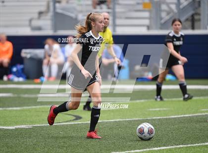 Thumbnail 3 in Bentonville vs Conway (AAA 6A Second Round Playoff) photogallery.