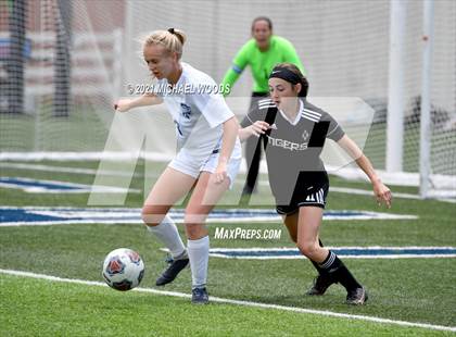 Thumbnail 3 in Bentonville vs Conway (AAA 6A Second Round Playoff) photogallery.