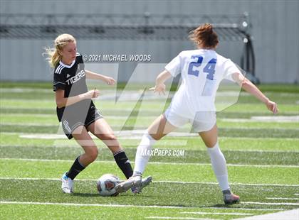 Thumbnail 1 in Bentonville vs Conway (AAA 6A Second Round Playoff) photogallery.