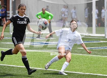 Thumbnail 1 in Bentonville vs Conway (AAA 6A Second Round Playoff) photogallery.