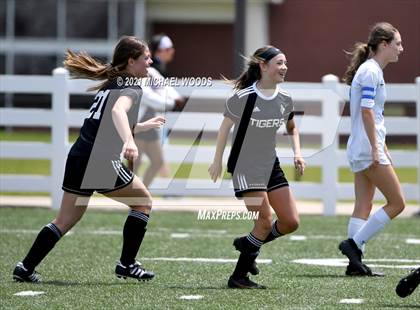 Thumbnail 1 in Bentonville vs Conway (AAA 6A Second Round Playoff) photogallery.