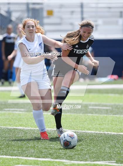 Thumbnail 1 in Bentonville vs Conway (AAA 6A Second Round Playoff) photogallery.
