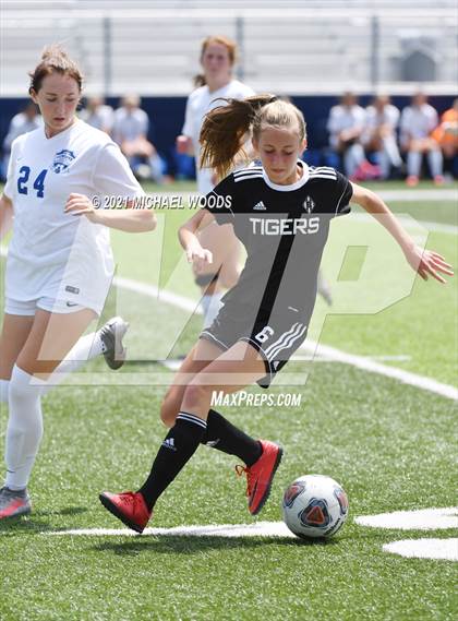 Thumbnail 1 in Bentonville vs Conway (AAA 6A Second Round Playoff) photogallery.