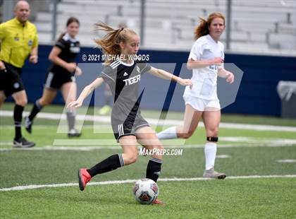 Thumbnail 1 in Bentonville vs Conway (AAA 6A Second Round Playoff) photogallery.