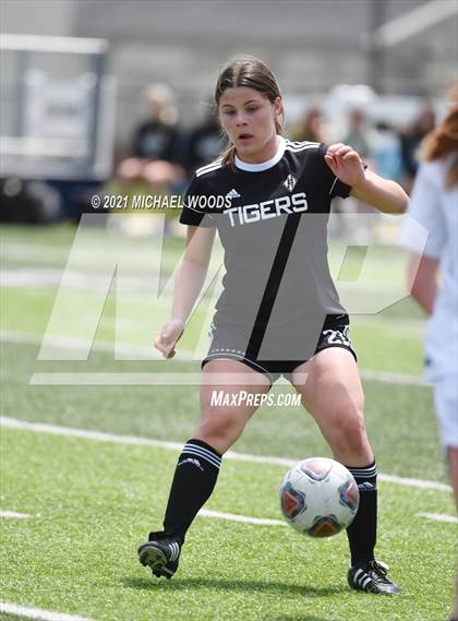 Thumbnail 3 in Bentonville vs Conway (AAA 6A Second Round Playoff) photogallery.