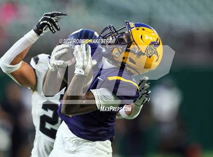 Thumbnail 2 in Martin @ Lamar photogallery.