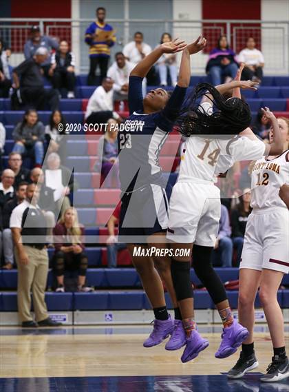 Thumbnail 3 in Point Loma vs. Madison (CIF SDS D3 Championship) photogallery.