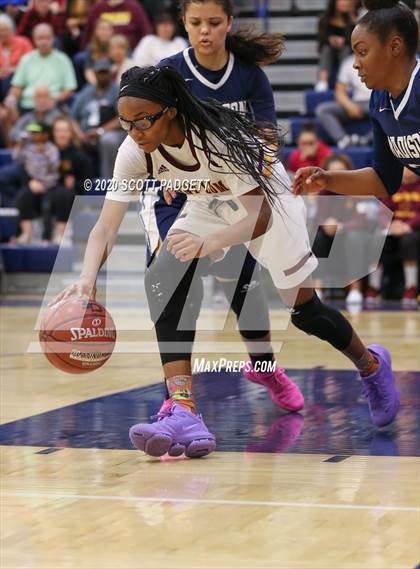 Thumbnail 2 in Point Loma vs. Madison (CIF SDS D3 Championship) photogallery.