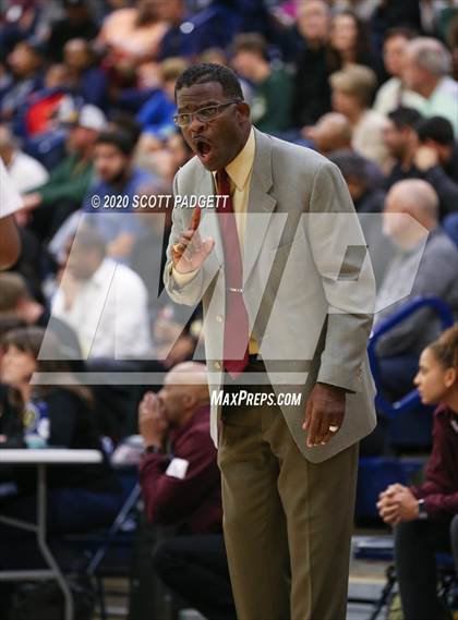 Thumbnail 2 in Point Loma vs. Madison (CIF SDS D3 Championship) photogallery.