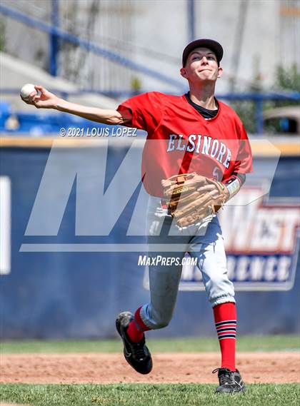 Thumbnail 2 in La Habra vs. Elsinore (CIF SS DIV 6 Championship) photogallery.