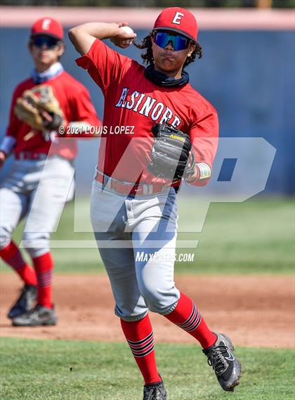 Thumbnail 3 in La Habra vs. Elsinore (CIF SS DIV 6 Championship) photogallery.