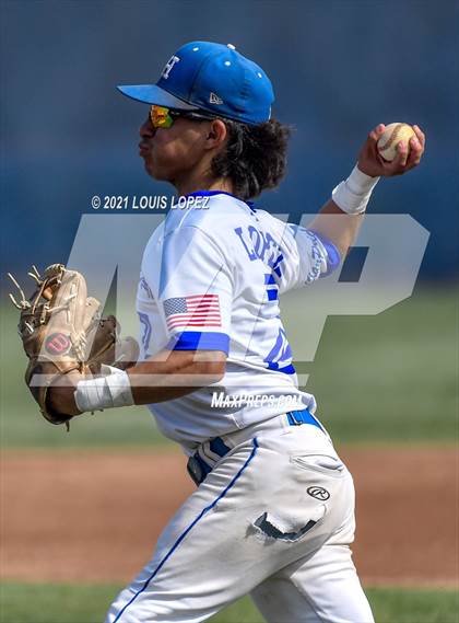 Thumbnail 1 in La Habra vs. Elsinore (CIF SS DIV 6 Championship) photogallery.
